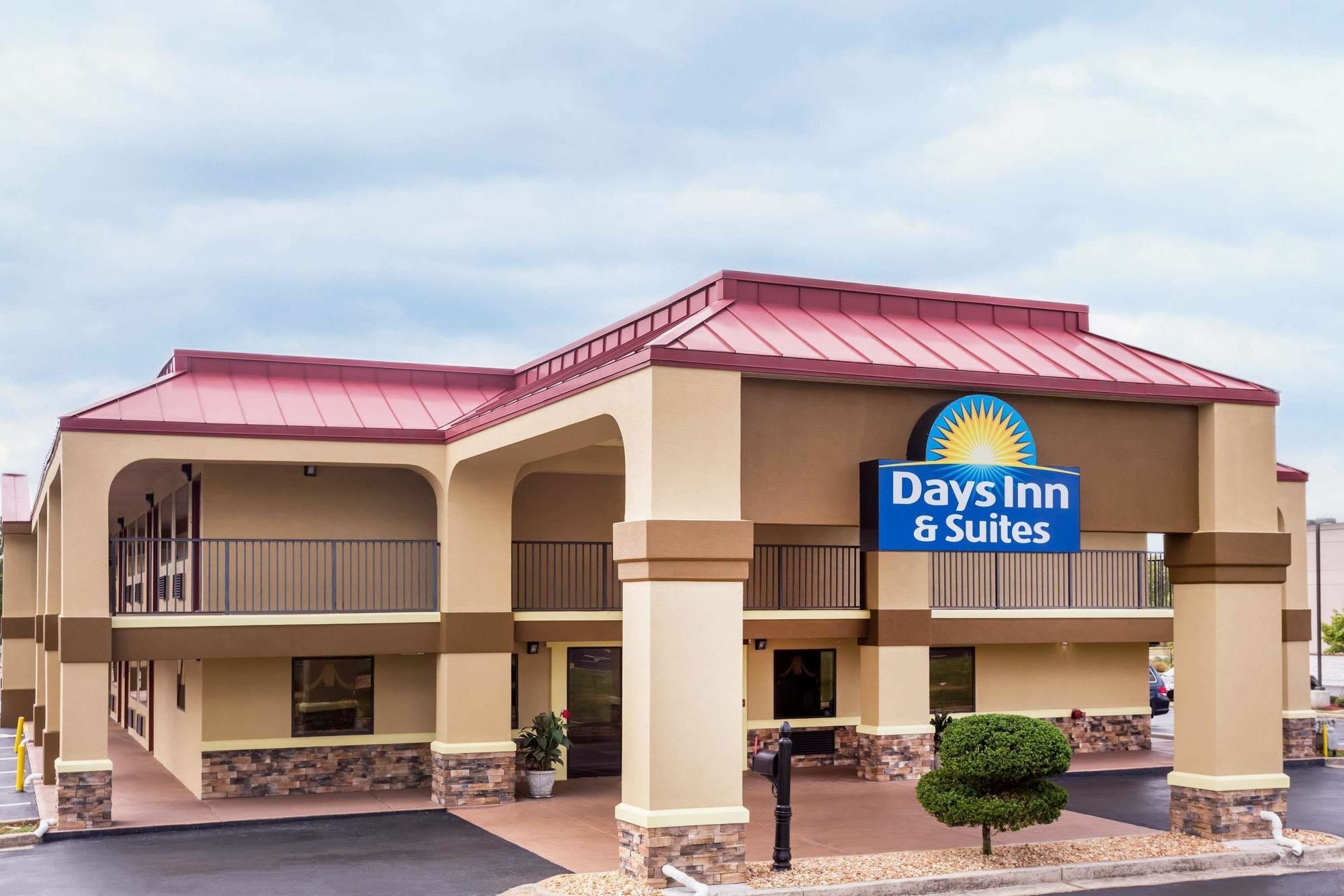 Days Inn & Suites By Wyndham Warner Robins Near Robins Afb Exterior photo